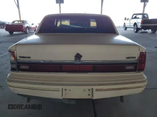 1994 Lincoln Town Car Executive z VIN 1LNLM81W9RY755340, wystawiony jako Copart lot #68571884 z przebiegiem 167 150 mil mil oraz Szkody całkowita. Historia ofert i sprzedaży dostępna na DreamBid. Obrazek 6.