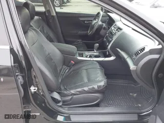 2015 Nissan Altima 2.5 with VIN 1N4AL3AP7FN324010, listed as a IAAI auction lot 41543122 with 137,178 mi miles. Bid and sale history available at carsss.com. Image 5.