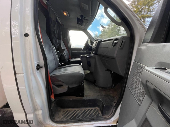 2018 Ford Econoline Commercial Cutaway with VIN 1FDXE4FS4JDC33224, listed as a Copart auction lot 44239625 with NaN miles and Clean Title. Bid and sale history available at carsss.com. Image 5.