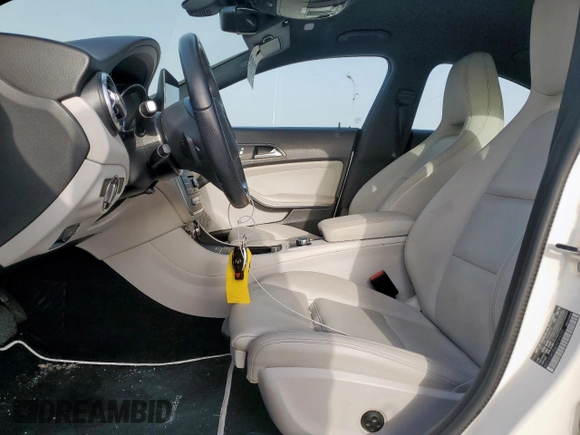 2019 Mercedes-Benz CLA 250 z VIN WDDSJ4GB8KN725250, wystawiony jako Copart lot #56560205 z przebiegiem 55 065 mil mil oraz Szkoda całkowita • Salvage title. Historia ofert i sprzedaży dostępna na DreamBid. Obrazek 7.