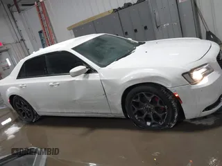 2016 Chrysler 300 with VIN 2C3CCAGG7GH171013, listed as a IAAI auction lot 41531620 with 92,134 mi miles. Bid and sale history available at carsss.com. Image 13.