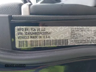 2024 Jeep Grand Cherokee Limited z VIN 1C4RJHBG5RC202647, wystawiony jako IAAI lot #42553301 z przebiegiem 12 121 mil mil oraz . Historia ofert i sprzedaży dostępna na DreamBid. Obrazek 9.