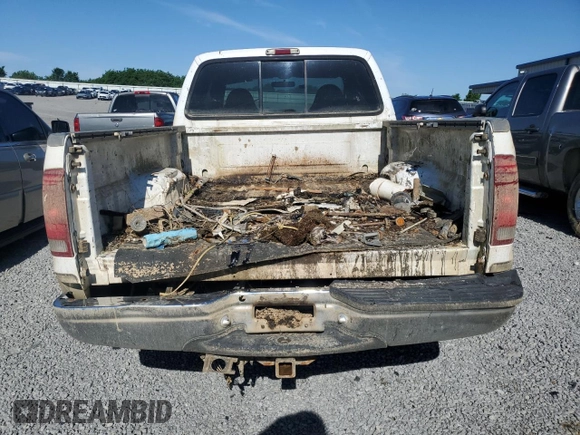 2000 Ford F-250 XL z VIN 1FTNX20L3YEE20339, wystawiony jako Copart lot #56939445 z przebiegiem Nie podano mil oraz Szkoda całkowita • Salvage title. Historia ofert i sprzedaży dostępna na DreamBid. Obrazek 6.