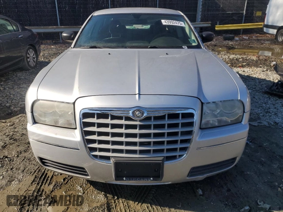 2005 Chrysler 300 with VIN 2C3AA43R85H600906, listed as a Copart auction lot 43992475 with 141,252 mi miles and Salvage Title. Bid and sale history available at carsss.com. Image 5.