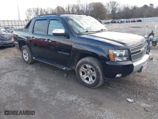 2011 Chevrolet Avalanche LT with VIN 3GNTKFE35BG112294, listed as a IAAI auction lot 41340289 with 152,294 mi miles. Bid and sale history available at carsss.com. Image 1.
