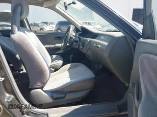 1992 Honda Civic DX z VIN 1HGEG8542NL032175, wystawiony jako IAAI lot #41852754 z przebiegiem 279 877 mil mil oraz . Historia ofert i sprzedaży dostępna na DreamBid. Obrazek 5.