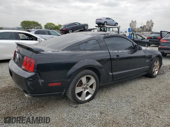 2005 Ford Mustang GT Deluxe z VIN 1ZVFT82H555212371, wystawiony jako Copart lot #55881535 z przebiegiem Nie podano mil oraz Czysty tytuł • Clean title. Historia ofert i sprzedaży dostępna na DreamBid. Obrazek 3.