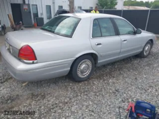 2000 Ford Crown Victoria with VIN 2FAFP73W6YX194471, listed as a IAAI auction lot 42102220 with 131,855 mi miles. Bid and sale history available at carsss.com. Image 4.