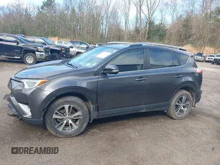 2018 Toyota RAV4 XLE z VIN 2T3WFREV9JW445903, wystawiony jako IAAI lot #42119869 z przebiegiem 47 866 mil mil oraz . Historia ofert i sprzedaży dostępna na DreamBid. Obrazek 14.