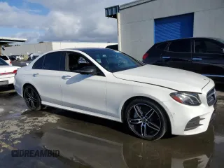 2019 Mercedes-Benz E-Class E 300 with VIN WDDZF4JB2KA646074, listed as a Copart auction lot 84917544 with 32,075 mi miles and Clean Title. Bid and sale history available at carsss.com. Image 4.
