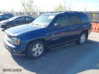 2002 Chevrolet TrailBlazer LS with VIN 1GNDT13S122152637, listed as a IAAI auction lot 42035449 with 206,082 mi miles. Bid and sale history available at carsss.com. Image 2.