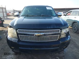 2010 Chevrolet Suburban LTZ with VIN 1GNUCKE07AR276807, listed as a IAAI auction lot 40987330 with 196,618 mi miles. Bid and sale history available at carsss.com. Image 12.