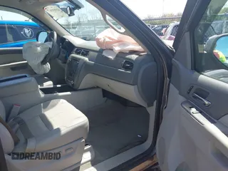 2013 Chevrolet Tahoe LT with VIN 1GNSKBE09DR325729, listed as a IAAI auction lot 41989587 with 186,361 mi miles and . Bid and sale history available at DreamBid. Image 5.