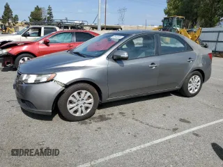 2010 Kia Forte EX z VIN KNAFU4A27A5260564, wystawiony jako Copart lot #55440345 z przebiegiem 169 444 mil mil oraz Szkoda całkowita • Salvage title. Historia ofert i sprzedaży dostępna na DreamBid. Obrazek 1.