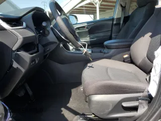 2023 Toyota RAV4 LE z VIN 2T3H1RFVXPW269278, wystawiony jako Copart lot #51942475 z przebiegiem 31 917 mil mil oraz Szkoda całkowita • Salvage title. Historia ofert i sprzedaży dostępna na DreamBid. Obrazek 7.