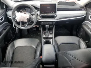 2022 Jeep Compass Latitude z VIN 3C4NJCBBXNT192492, wystawiony jako Copart lot #57164695 z przebiegiem 29 628 mil mil oraz Szkoda całkowita • Salvage title. Historia ofert i sprzedaży dostępna na DreamBid. Obrazek 8.