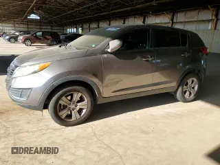 2013 Kia Sportage LX z VIN KNDPB3A26D7398046, wystawiony jako Copart lot #57997085 z przebiegiem 152 640 mil mil oraz Czysty tytuł • Clean title. Historia ofert i sprzedaży dostępna na DreamBid. Obrazek 1.
