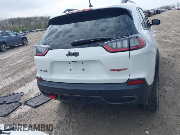 2019 Jeep Cherokee Trailhawk Elite with VIN 1C4PJMBX4KD351261, listed as a IAAI auction lot 41944727 with 97,849 mi miles. Bid and sale history available at carsss.com. Image 17.
