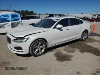 2018 Volvo S90 Momentum with VIN LVY982MK3JP024026, listed as a Copart auction lot 45590905 with 82,121 mi miles and Salvage Title. Bid and sale history available at carsss.com. Image 1.