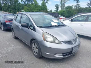 2010 Honda Fit z VIN JHMGE8H2XAS020698, wystawiony jako IAAI lot #42549063 z przebiegiem 260 454 mil mil oraz . Historia ofert i sprzedaży dostępna na DreamBid. Obrazek 1.
