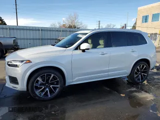 2021 Volvo XC90 Momentum with VIN YV4A22PK3M1704921, listed as a Copart auction lot 85773704 with 33,465 mi miles and Salvage Title. Bid and sale history available at carsss.com. Image 1.