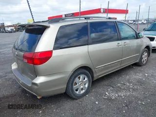 2004 Toyota Sienna XLE with VIN 5TDZA22C04S166738, listed as a IAAI auction lot 42137264 with 147,551 mi miles. Bid and sale history available at carsss.com. Image 4.