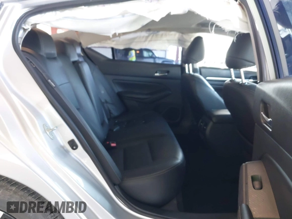 2019 Nissan Altima 2.5 SL with VIN 1N4BL4EV0KC180633, listed as a IAAI auction lot 41770419 with 113,740 mi miles. Bid and sale history available at carsss.com. Image 8.