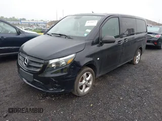 2017 Mercedes-Benz Metris Passenger z VIN WD4PG2EE0H3306061, wystawiony jako IAAI lot #40708071 z przebiegiem 130 873 mil mil oraz . Historia ofert i sprzedaży dostępna na DreamBid. Obrazek 6.