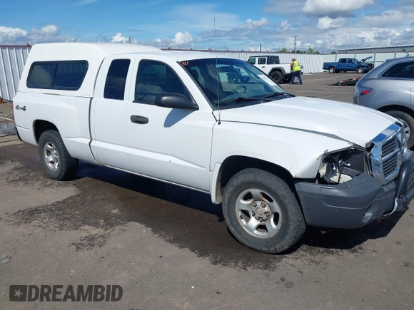 2005 Dodge Dakota ST with VIN 1D7HW22K15S119947, listed as a IAAI auction lot 42372148 with 140,528 mi miles and . Bid and sale history available at DreamBid. Image 1.