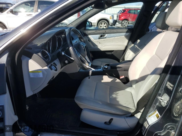 2013 Mercedes-Benz C 250 Sport z VIN WDDGF4HB3DA865383, wystawiony jako Copart lot #87461924 z przebiegiem 51 597 mil mil oraz Szkoda całkowita • Salvage title. Historia ofert i sprzedaży dostępna na DreamBid. Obrazek 7.