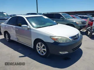 2004 Toyota Camry LE with VIN JTDBE32K840277463, listed as a IAAI auction lot 42080523 with 139,558 mi miles. Bid and sale history available at carsss.com. Image 1.