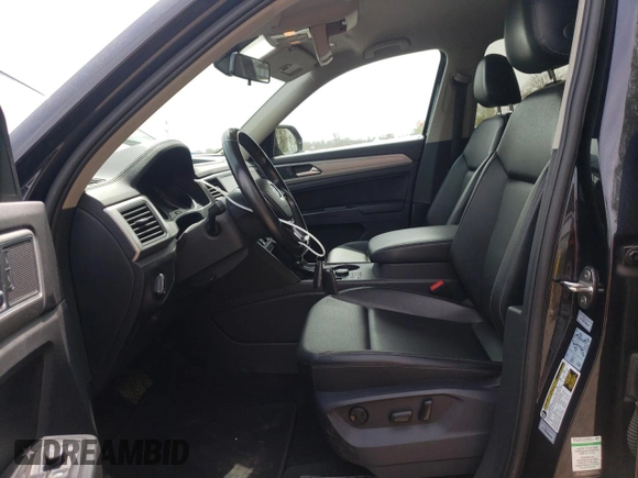 2018 Volkswagen Atlas SE z VIN 1V2LR2CA2JC506981, wystawiony jako Copart lot #55067115 z przebiegiem 140 545 mil mil oraz Szkody całkowita. Historia ofert i sprzedaży dostępna na DreamBid. Obrazek 7.