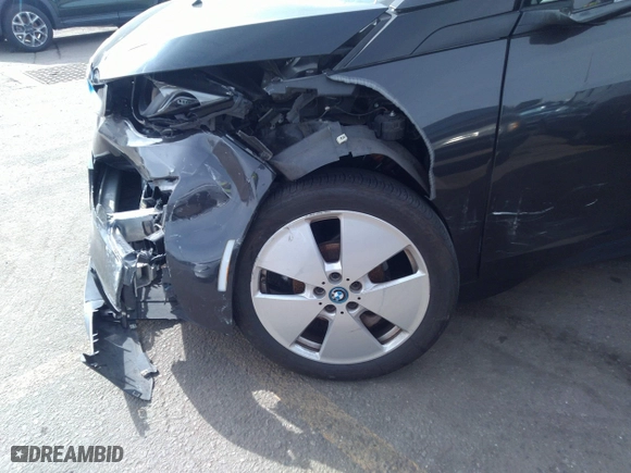 2014 BMW i3 with VIN WBY1Z4C53EV272852, listed as a IAAI auction lot 40131624 with 38,490 mi miles. Bid and sale history available at carsss.com. Image 6.