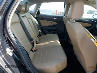 2021 Volkswagen Jetta SEL z VIN 3VWE57BU5MM013374, wystawiony jako Copart lot #62359125 z przebiegiem 50 969 mil mil oraz Czysty tytuł • Clean title. Historia ofert i sprzedaży dostępna na DreamBid. Obrazek 10.