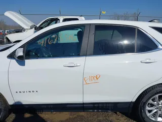 2021 Chevrolet Equinox LT with VIN 3GNAXUEV1MS163922, listed as a IAAI auction lot 41673516 with 61,408 mi miles and . Bid and sale history available at carsss.com. Image 6.