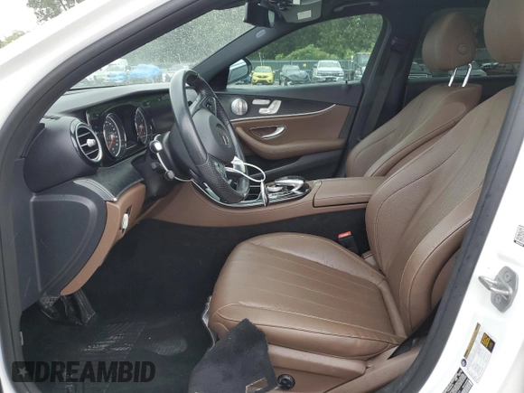 2017 Mercedes-Benz E 300 Luxury z VIN WDDZF4JB0HA082594, wystawiony jako Copart lot #61448885 z przebiegiem Nie podano mil oraz Szkoda całkowita • Salvage title. Historia ofert i sprzedaży dostępna na DreamBid. Obrazek 7.