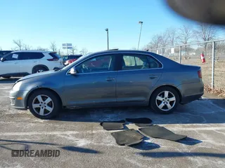 2008 Volkswagen Jetta SE z VIN 3VWRZ71K98M081253, wystawiony jako IAAI lot #41459732 z przebiegiem 174 887 mil mil oraz . Historia ofert i sprzedaży dostępna na DreamBid. Obrazek 14.