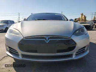 2013 Tesla Model S с VIN 5YJSA1DG7DFP11382, выставлен на аукционе Copart как лот 67097375 с пробегом 55 481 миль миль и Списание • Salvage title. История ставок и продаж доступна на DreamBid. Изображение 5.