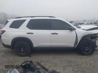 2025 Honda Pilot TrailSport with VIN 5FNYG1H6XSB016255, listed as a IAAI auction lot 41130327 with 8,579 mi miles. Bid and sale history available at carsss.com. Image 13.