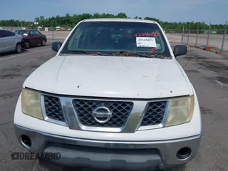 2008 Nissan Frontier SE z VIN 1N6AD07U78C416054, wystawiony jako IAAI lot #42345055 z przebiegiem 310 260 mil mil oraz . Historia ofert i sprzedaży dostępna na DreamBid. Obrazek 12.