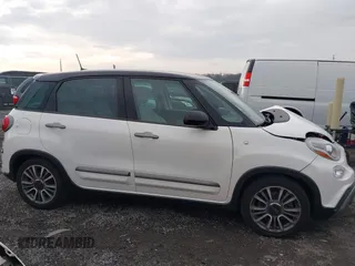 2018 FIAT 500L Trekking with VIN ZFBCFADH6JZ041198, listed as a IAAI auction lot 41063260 with 64,459 mi miles. Bid and sale history available at carsss.com. Image 13.