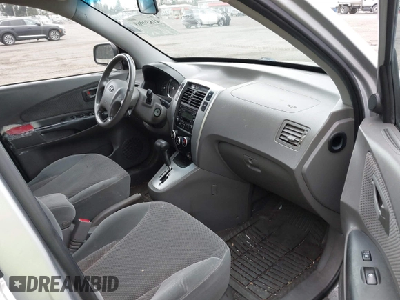 2008 Hyundai Tucson SE with VIN KM8JN72D68U762845, listed as a IAAI auction lot 41839903 with 188,546 mi miles. Bid and sale history available at carsss.com. Image 5.