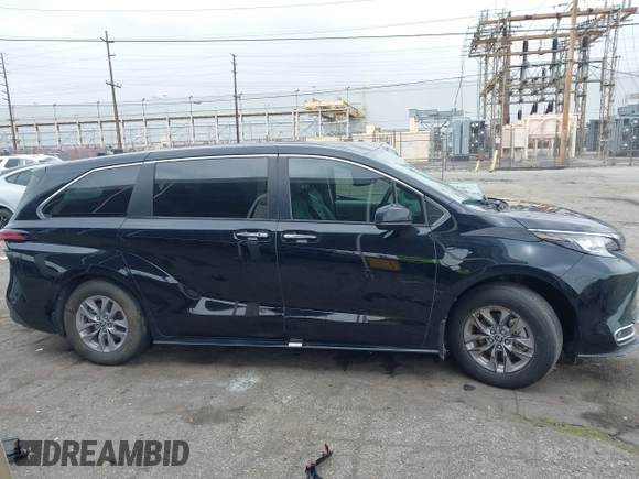 2022 Toyota Sienna XLE with VIN 5TDYRKEC8NS123217, listed as a IAAI auction lot 41904442 with 73,802 mi miles. Bid and sale history available at carsss.com. Image 14.