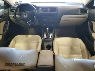 2013 Volkswagen Jetta SE z VIN 3VWDX7AJ4DM385480, wystawiony jako Copart lot #54165675 z przebiegiem 93 648 mil mil oraz Czysty tytuł • Clean title. Historia ofert i sprzedaży dostępna na DreamBid. Obrazek 8.