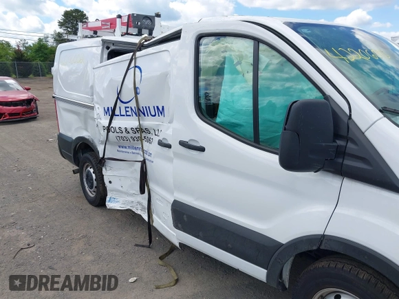 2023 Ford Transit Cargo z VIN 1FTBR1Y88PKB28094, wystawiony jako IAAI lot #42206002 z przebiegiem 22 519 mil mil oraz . Historia ofert i sprzedaży dostępna na DreamBid. Obrazek 6.