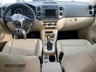 2017 Volkswagen Tiguan S z VIN WVGAV7AX3HK015484, wystawiony jako Copart lot #54958235 z przebiegiem 56 100 mil mil oraz Szkoda całkowita • Salvage title. Historia ofert i sprzedaży dostępna na DreamBid. Obrazek 8.