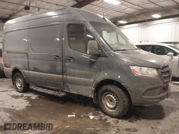 2019 Mercedes-Benz Sprinter Cargo with VIN WD4PF0CD5KP088412, listed as a IAAI auction lot 41618741 with 135,848 mi miles. Bid and sale history available at carsss.com. Image 1.