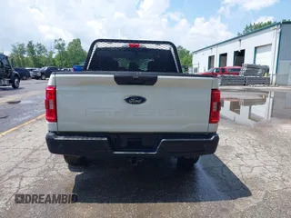 2022 Ford F-150 XL z VIN 1FTEW1EB9NKD69780, wystawiony jako IAAI lot #42572005 z przebiegiem Nie podano mil oraz . Historia ofert i sprzedaży dostępna na DreamBid. Obrazek 15.