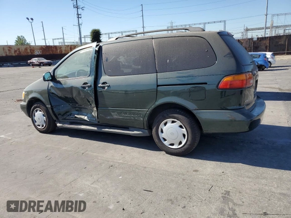 2000 Toyota Sienna LE with VIN 4T3ZF13C5YU250522, listed as a Copart auction lot 80117884 with 155,009 mi miles and Salvage Title. Bid and sale history available at carsss.com. Image 2.