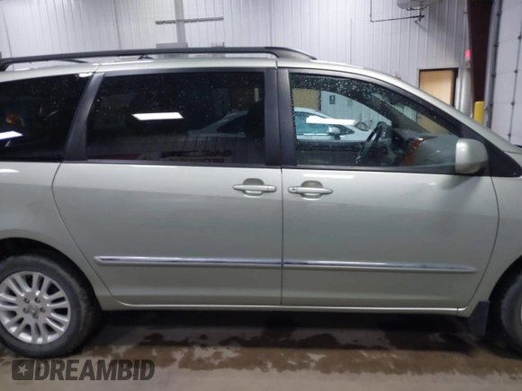 2010 Toyota Sienna XLE z VIN 5TDDK4CC6AS032622, wystawiony jako IAAI lot #42271332 z przebiegiem 139 650 mil mil oraz . Historia ofert i sprzedaży dostępna na DreamBid. Obrazek 13.